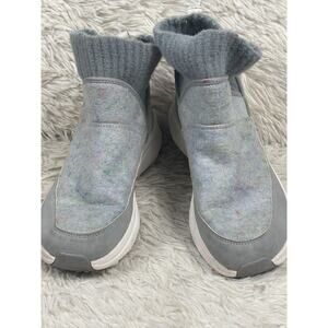 Merrell Snow Boots Womens Size 8.5 Gray Suede Ankle Slip On Faux Fur Winter